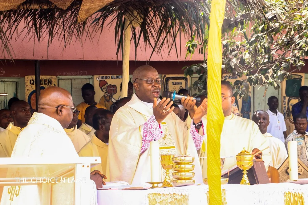 catholic priest in Nigeria celebrating mass